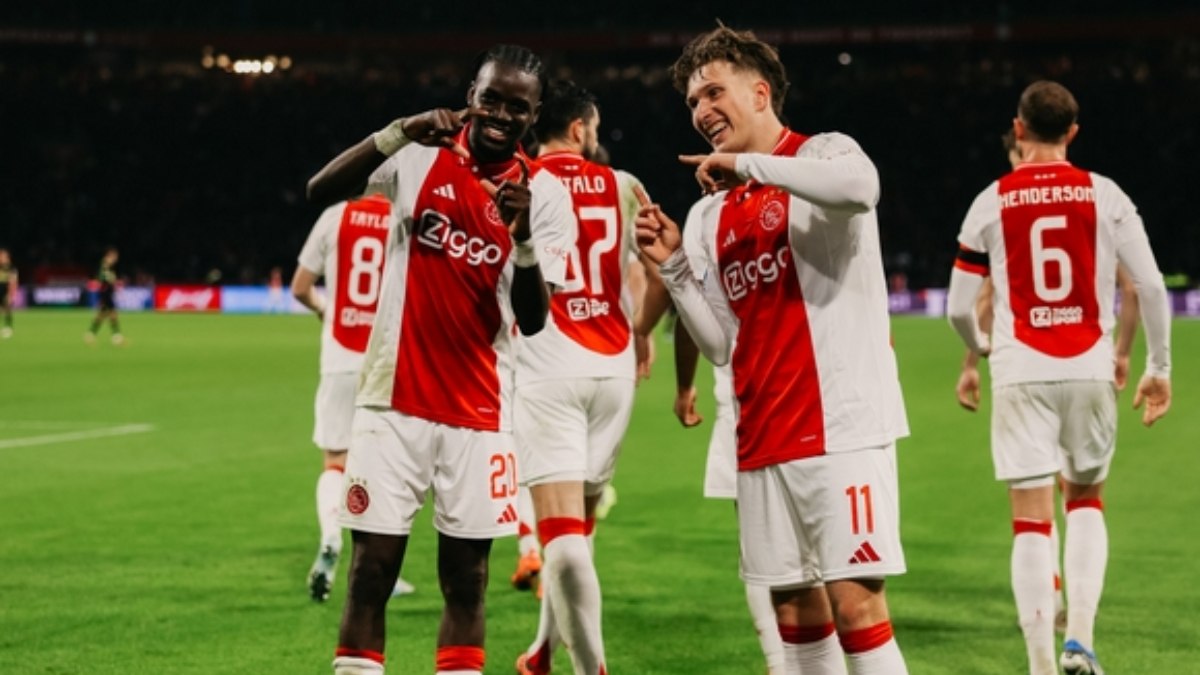 Ajax, derbide PSV’nin serisini bitirdi